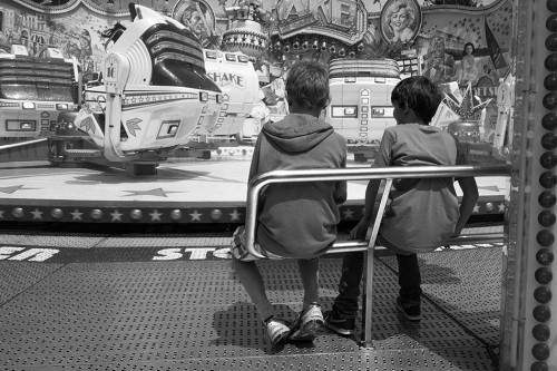 auf die mädels warten